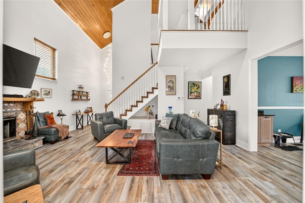 En Venta: $1,199,990 (4 camas, 3 baños, 2110 Pies cuadrados)