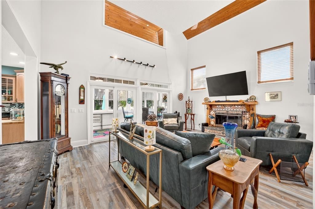 En Venta: $1,199,990 (4 camas, 3 baños, 2110 Pies cuadrados)