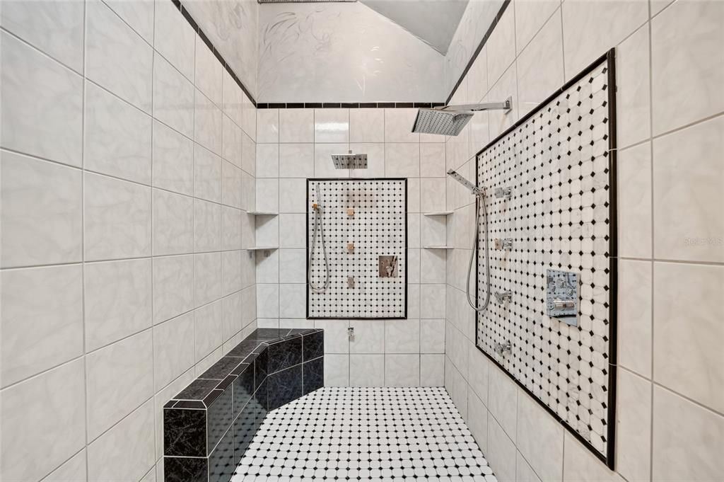 En Venta: $1,199,990 (4 camas, 3 baños, 2110 Pies cuadrados)