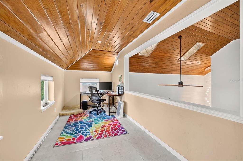 En Venta: $1,199,990 (4 camas, 3 baños, 2110 Pies cuadrados)