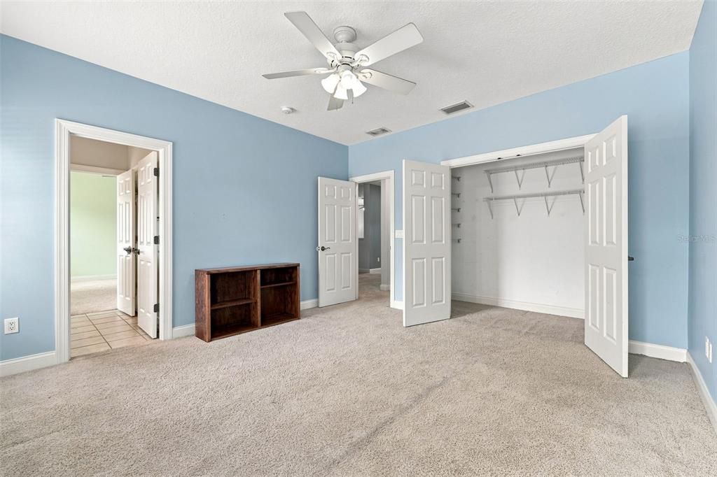 For Sale: $499,000 (4 beds, 3 baths, 3704 Square Feet)