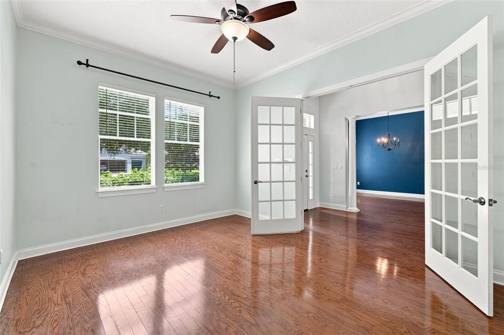 For Sale: $499,000 (4 beds, 3 baths, 3704 Square Feet)