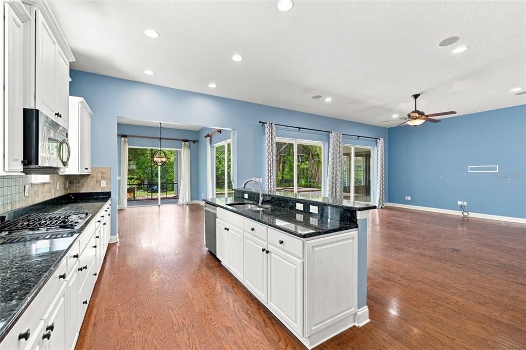 For Sale: $499,000 (4 beds, 3 baths, 3704 Square Feet)