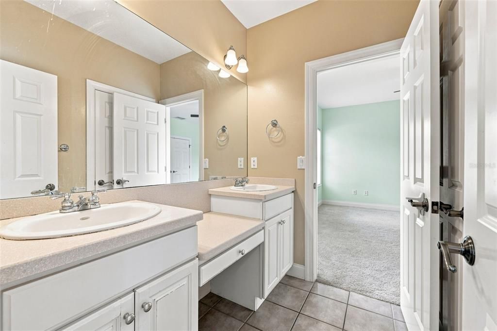 For Sale: $499,000 (4 beds, 3 baths, 3704 Square Feet)