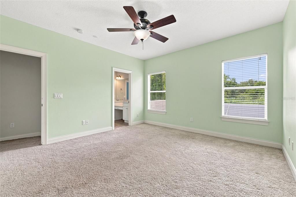 For Sale: $499,000 (4 beds, 3 baths, 3704 Square Feet)
