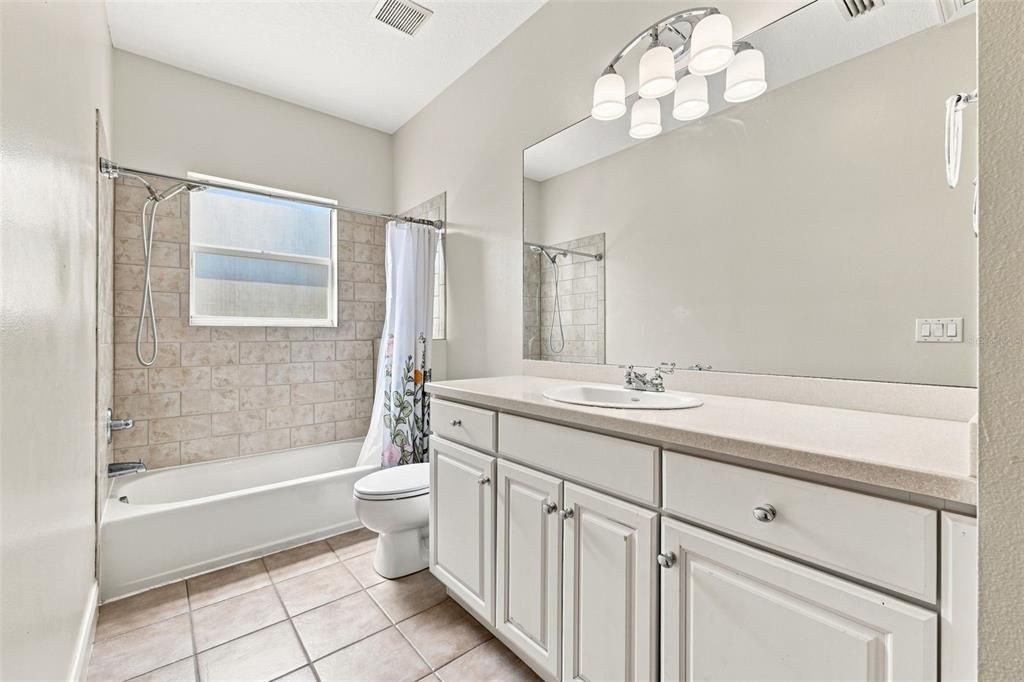 For Sale: $499,000 (4 beds, 3 baths, 3704 Square Feet)