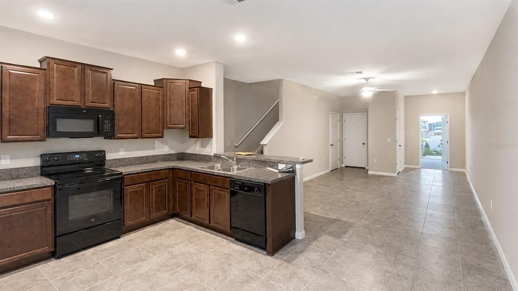 For Sale: $275,000 (3 beds, 2 baths, 1663 Square Feet)