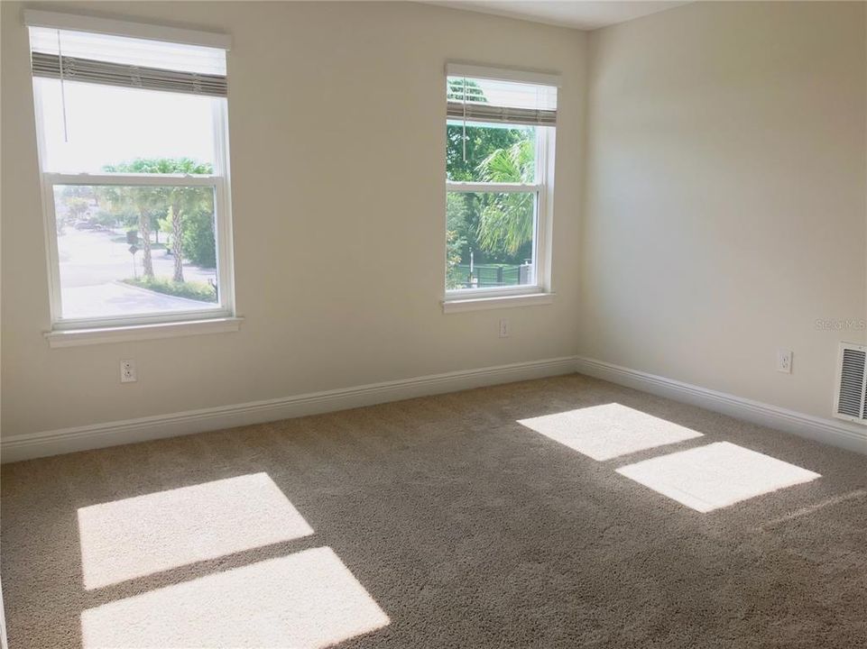 En Renta: $2,350 (3 camas, 2 baños, 1888 Pies cuadrados)