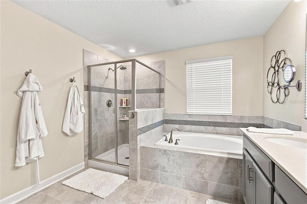 For Sale: $849,900 (6 beds, 4 baths, 3867 Square Feet)