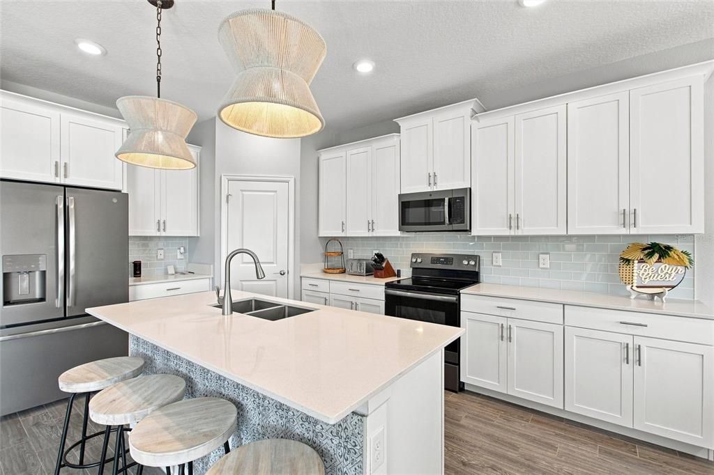 For Sale: $849,900 (6 beds, 4 baths, 3867 Square Feet)