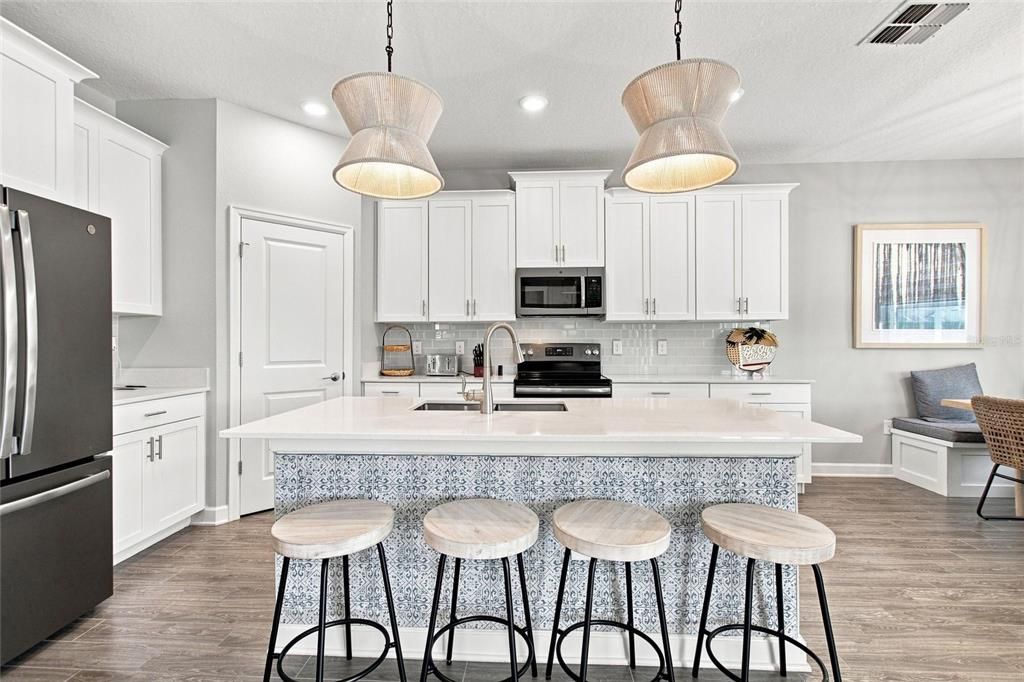 For Sale: $849,900 (6 beds, 4 baths, 3867 Square Feet)