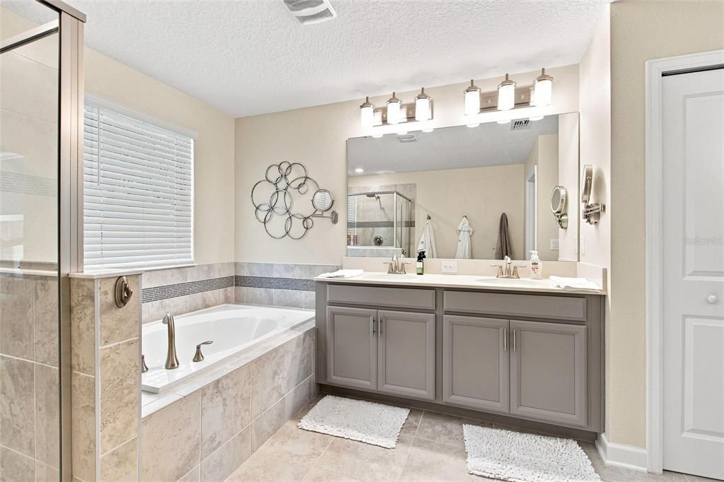 For Sale: $849,900 (6 beds, 4 baths, 3867 Square Feet)