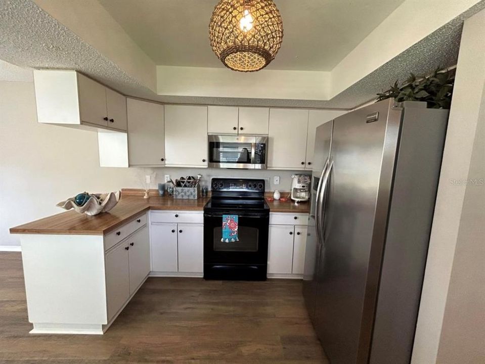 For Rent: $3,700 (2 beds, 2 baths, 1865 Square Feet)