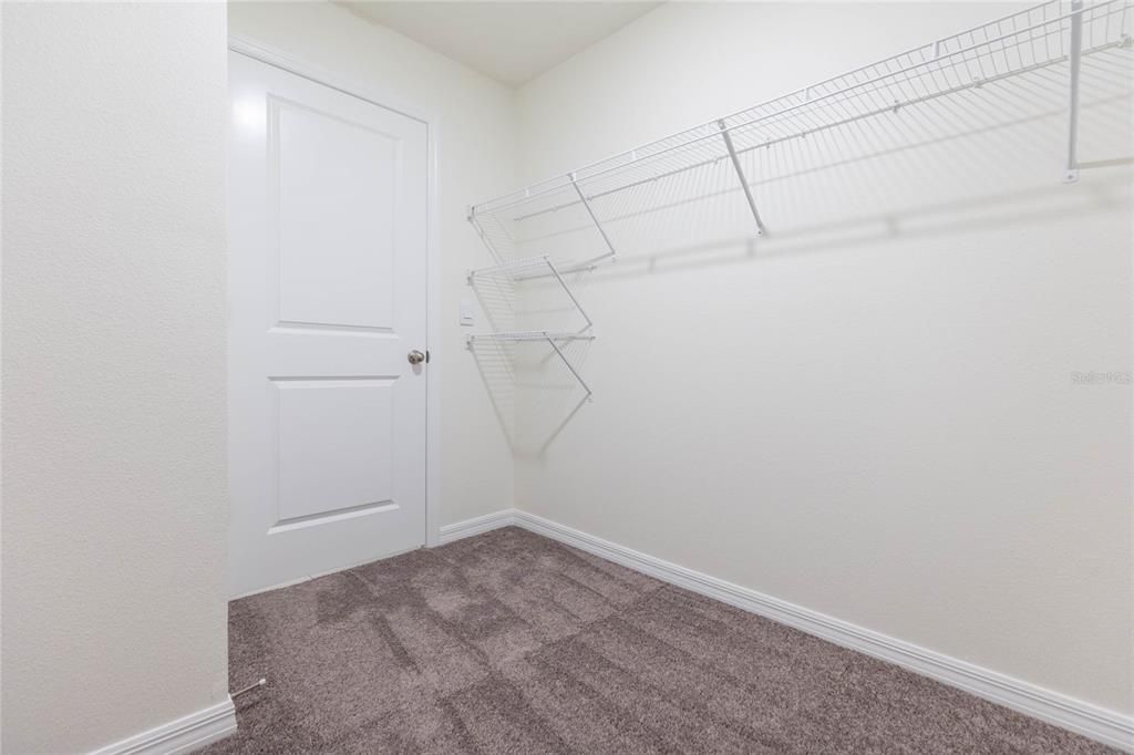 Activo con contrato: $280,000 (4 camas, 2 baños, 1827 Pies cuadrados)