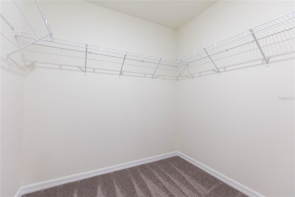 Activo con contrato: $280,000 (4 camas, 2 baños, 1827 Pies cuadrados)