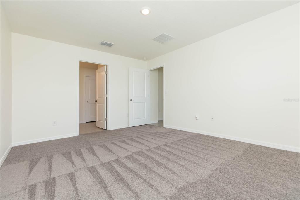 Activo con contrato: $280,000 (4 camas, 2 baños, 1827 Pies cuadrados)