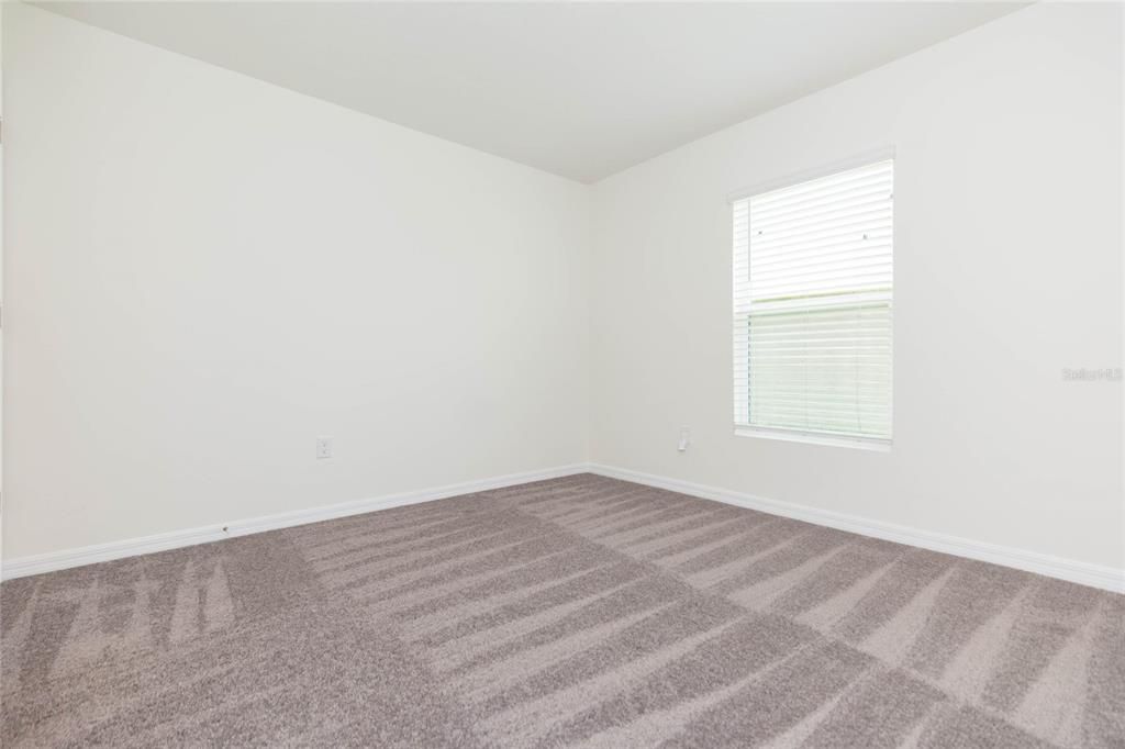Activo con contrato: $280,000 (4 camas, 2 baños, 1827 Pies cuadrados)