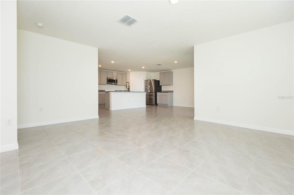 Activo con contrato: $280,000 (4 camas, 2 baños, 1827 Pies cuadrados)