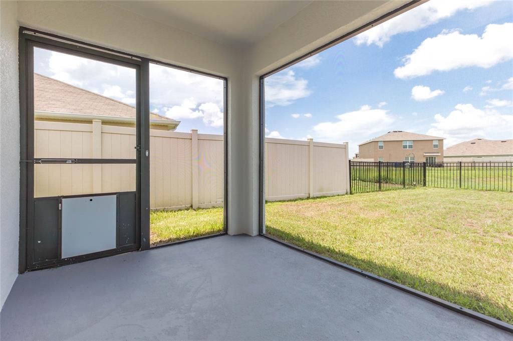 Activo con contrato: $280,000 (4 camas, 2 baños, 1827 Pies cuadrados)