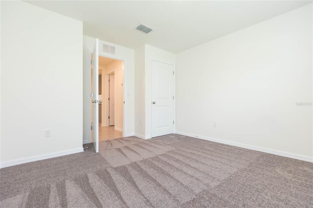 Activo con contrato: $280,000 (4 camas, 2 baños, 1827 Pies cuadrados)