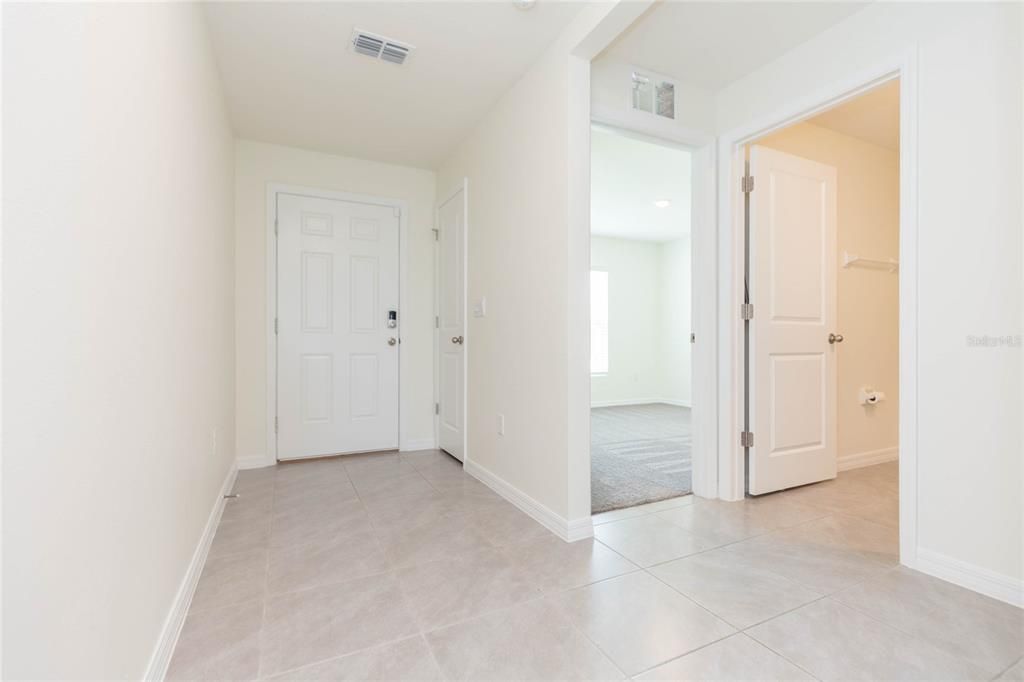 Activo con contrato: $280,000 (4 camas, 2 baños, 1827 Pies cuadrados)