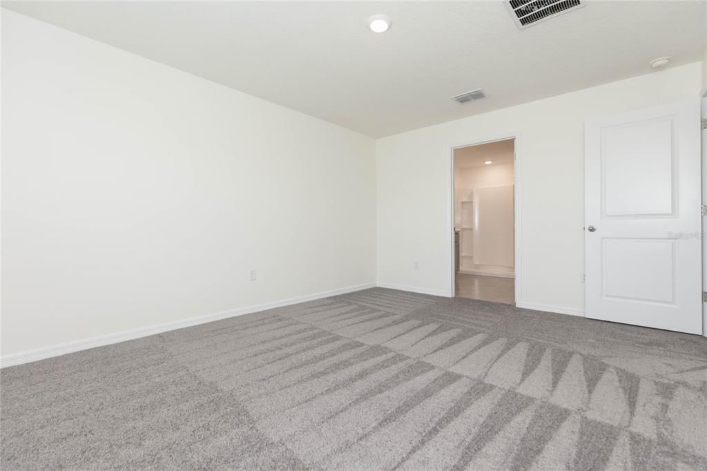 Activo con contrato: $280,000 (4 camas, 2 baños, 1827 Pies cuadrados)