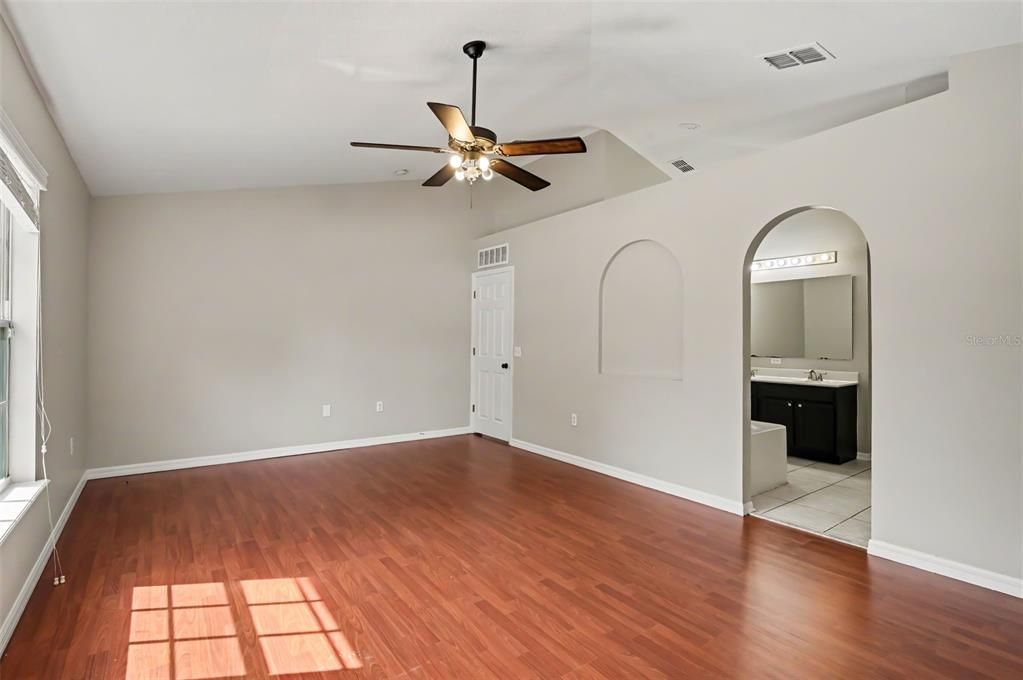 For Sale: $650,000 (5 beds, 2 baths, 3800 Square Feet)