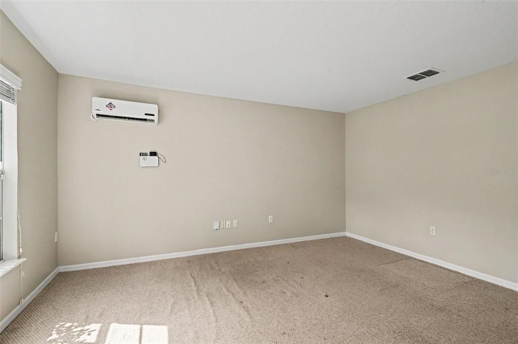 For Sale: $650,000 (5 beds, 2 baths, 3800 Square Feet)