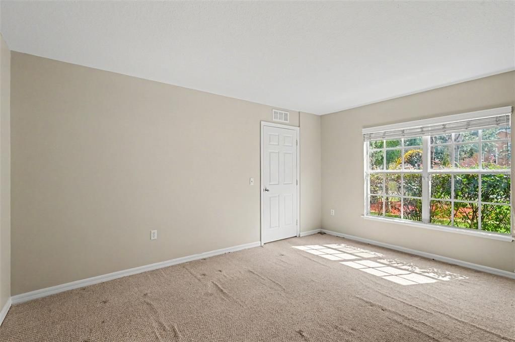 For Sale: $650,000 (5 beds, 2 baths, 3800 Square Feet)