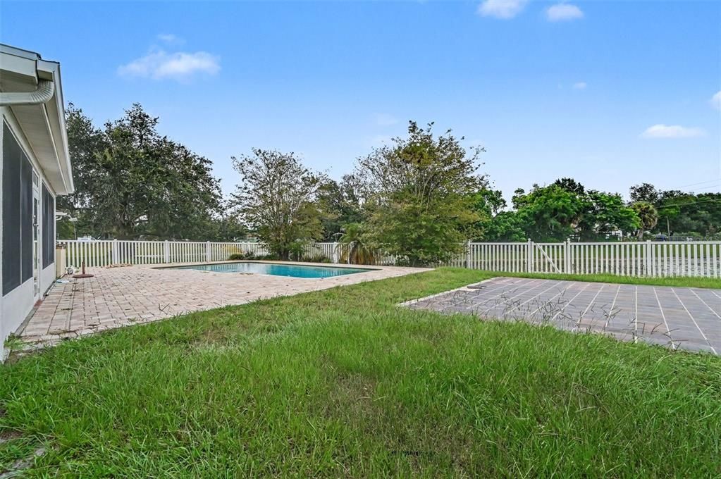 For Sale: $650,000 (5 beds, 2 baths, 3800 Square Feet)