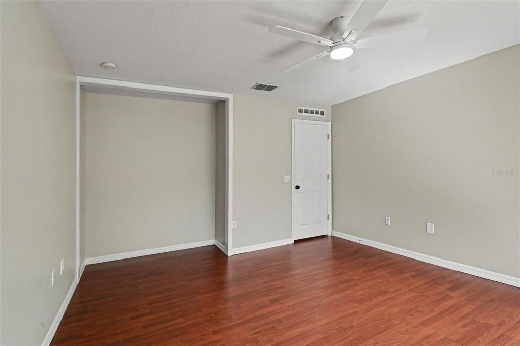 For Sale: $650,000 (5 beds, 2 baths, 3800 Square Feet)