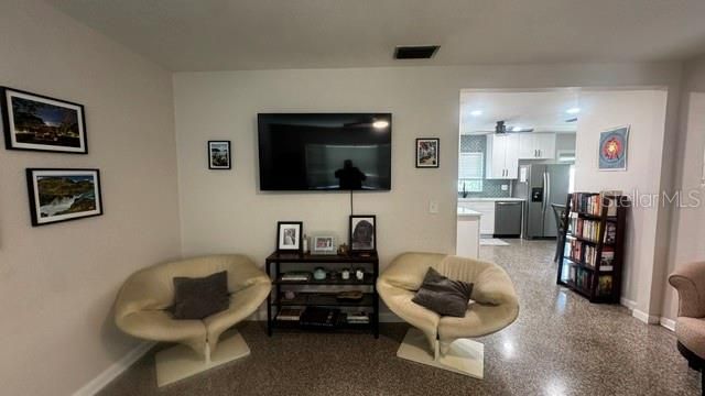 For Rent: $2,750 (3 beds, 1 baths, 1104 Square Feet)