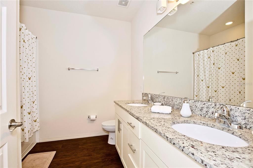 For Sale: $275,000 (3 beds, 2 baths, 1300 Square Feet)