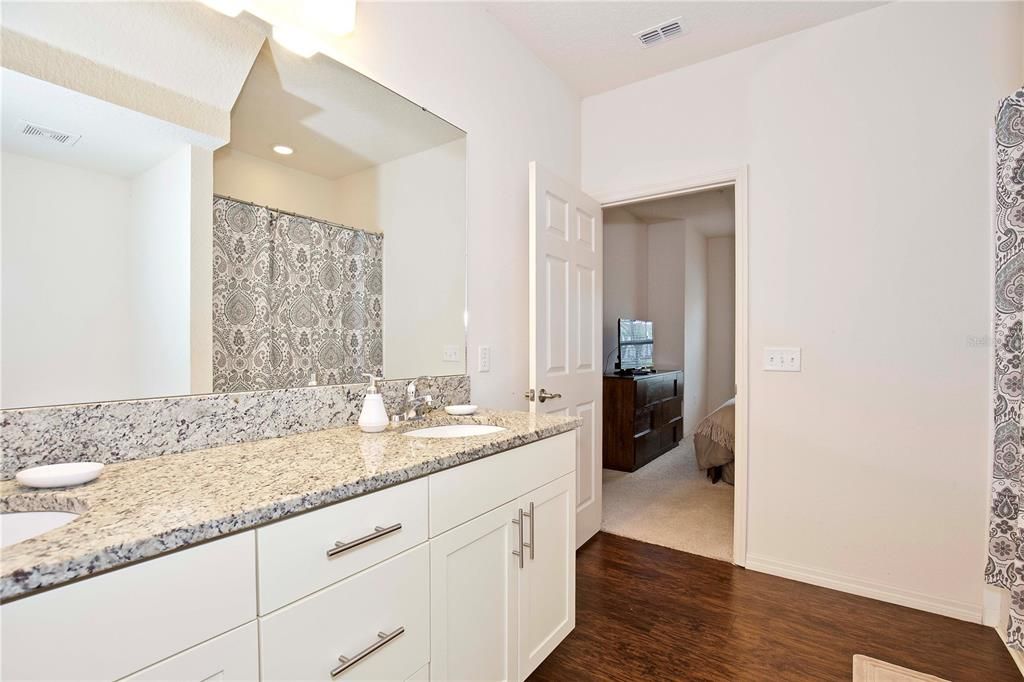 For Sale: $275,000 (3 beds, 2 baths, 1300 Square Feet)