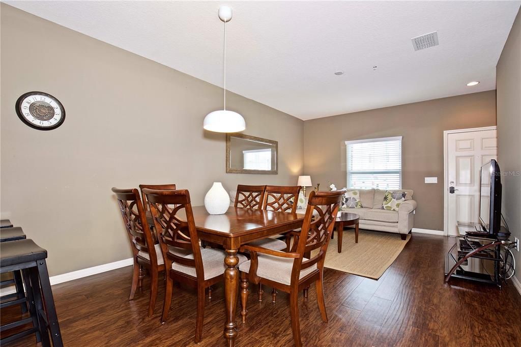 For Sale: $275,000 (3 beds, 2 baths, 1300 Square Feet)