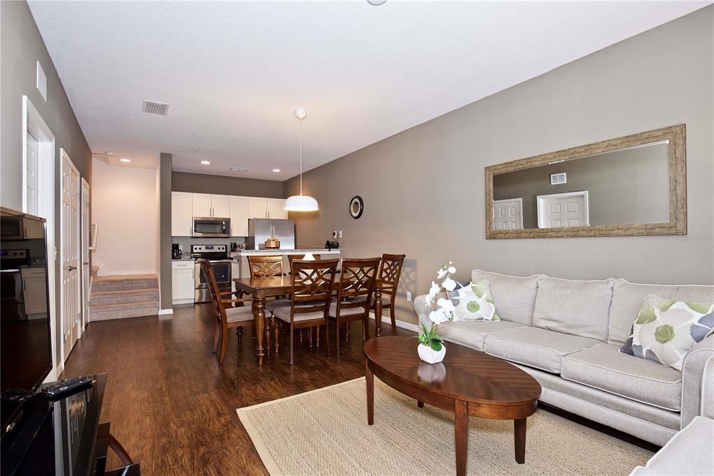 For Sale: $275,000 (3 beds, 2 baths, 1300 Square Feet)