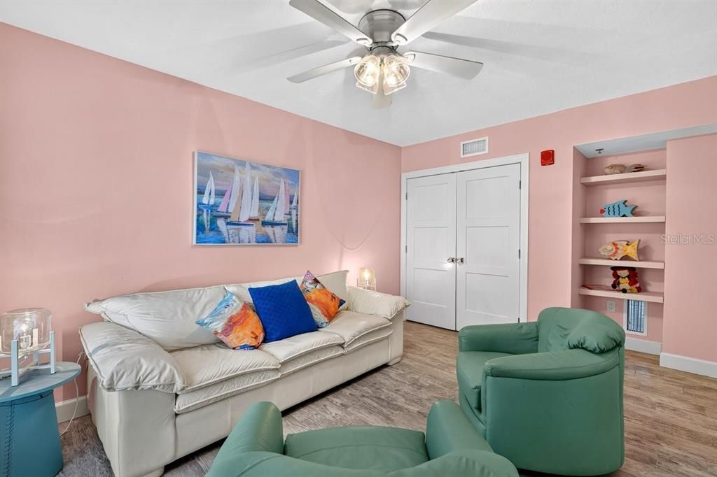 En Venta: $874,900 (3 camas, 2 baños, 2062 Pies cuadrados)