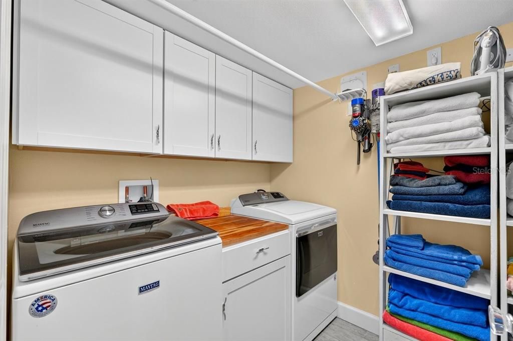 En Venta: $874,900 (3 camas, 2 baños, 2062 Pies cuadrados)