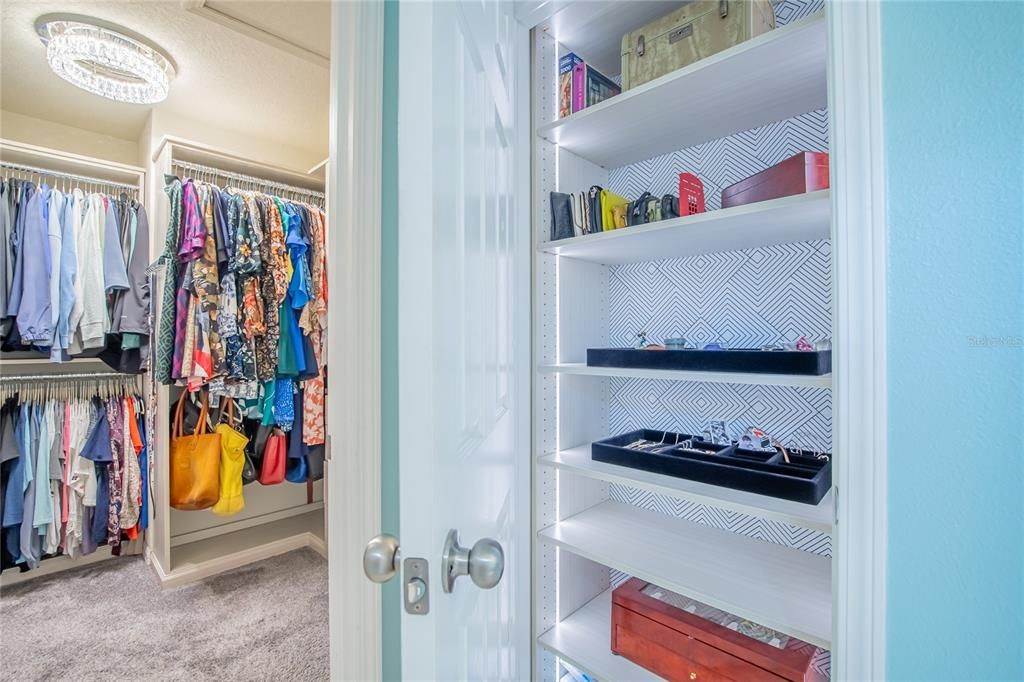 En Venta: $570,000 (4 camas, 2 baños, 2443 Pies cuadrados)
