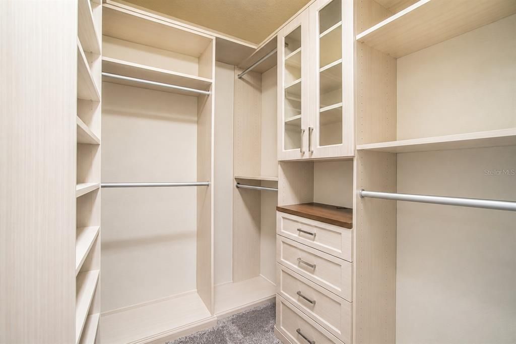 En Venta: $570,000 (4 camas, 2 baños, 2443 Pies cuadrados)