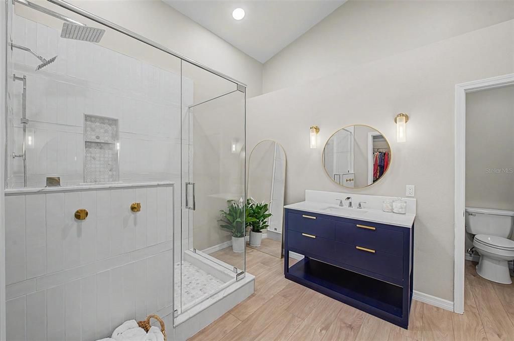 En Venta: $399,000 (4 camas, 2 baños, 1936 Pies cuadrados)
