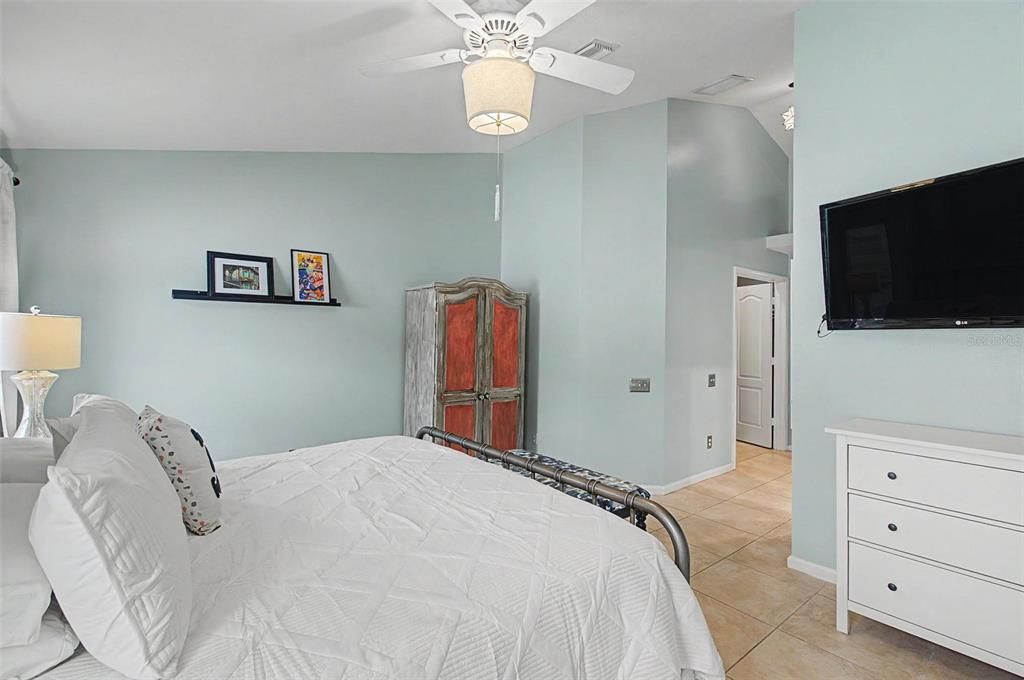 En Venta: $399,000 (4 camas, 2 baños, 1936 Pies cuadrados)