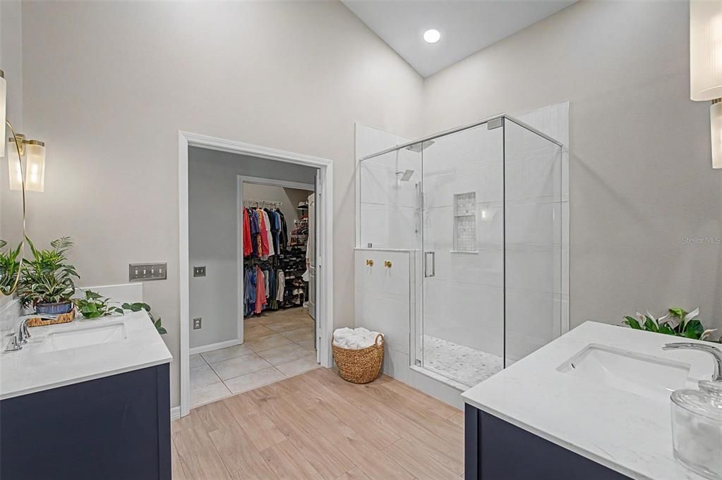En Venta: $399,000 (4 camas, 2 baños, 1936 Pies cuadrados)