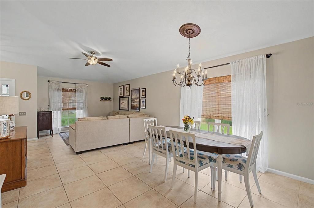 En Venta: $399,000 (4 camas, 2 baños, 1936 Pies cuadrados)