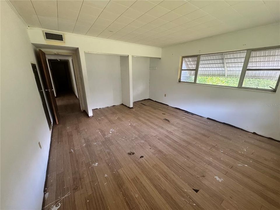 На продажу: $140,000 (3 спален, 1 ванн, 1836 Квадратных фут)