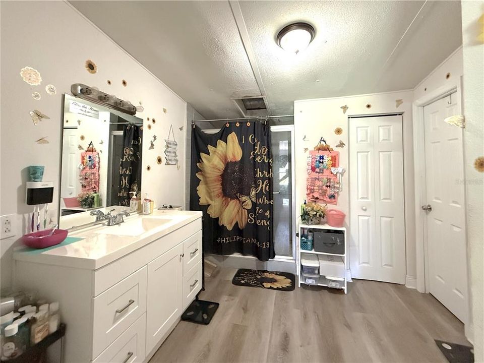 For Sale: $165,000 (3 beds, 2 baths, 1728 Square Feet)