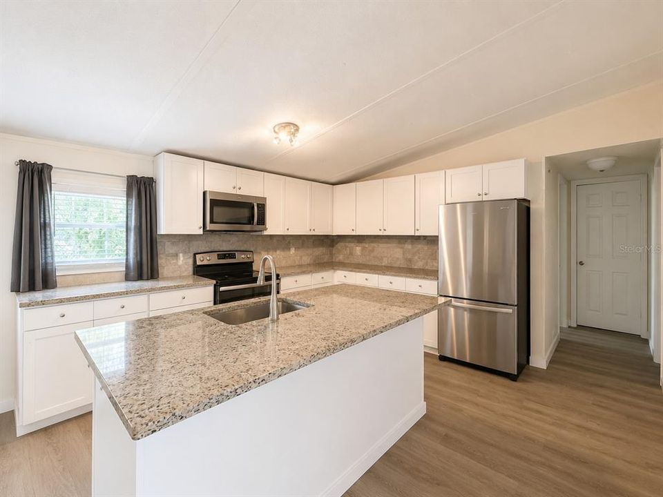For Sale: $165,000 (3 beds, 2 baths, 1728 Square Feet)