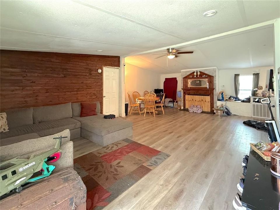 For Sale: $165,000 (3 beds, 2 baths, 1728 Square Feet)