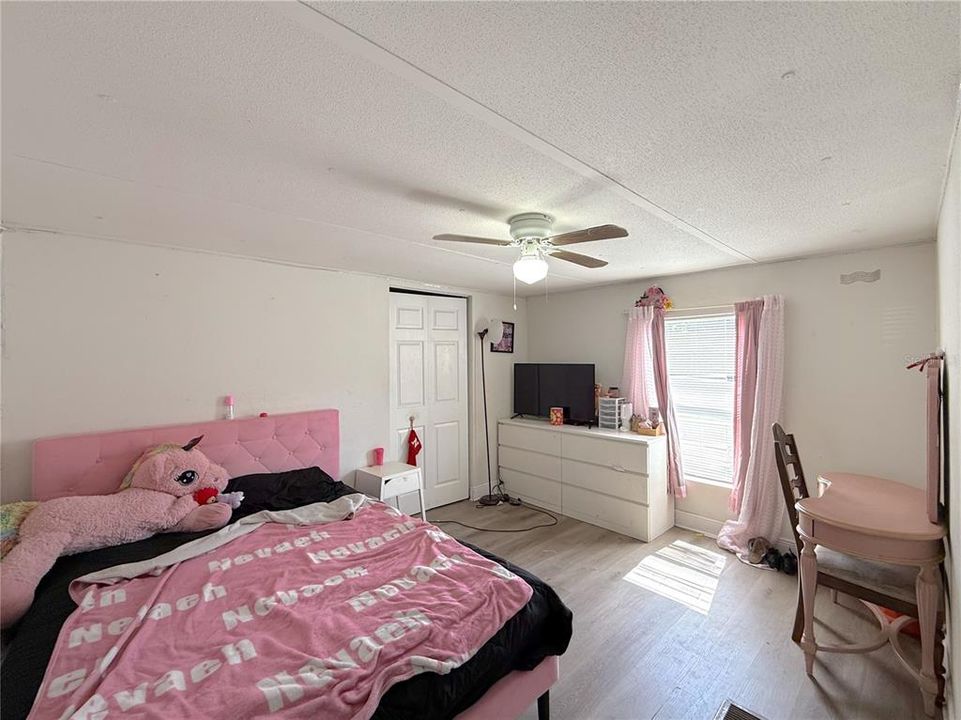 For Sale: $165,000 (3 beds, 2 baths, 1728 Square Feet)