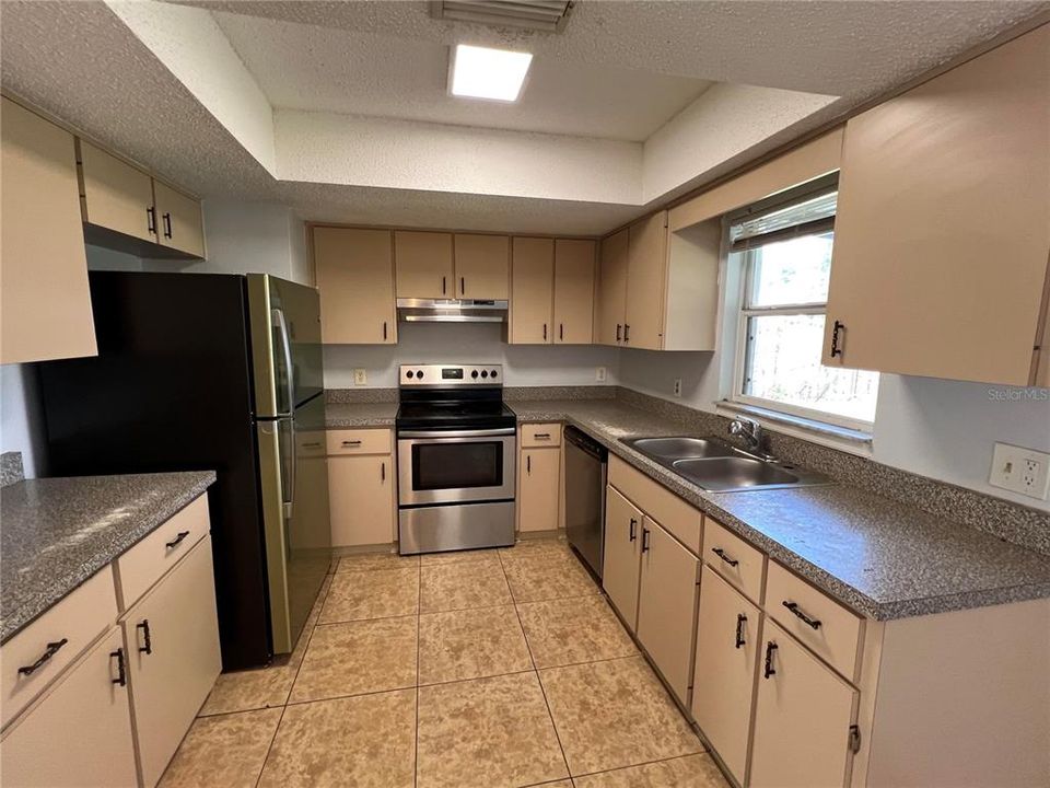 For Sale: $315,000 (4 beds, 2 baths, 1577 Square Feet)